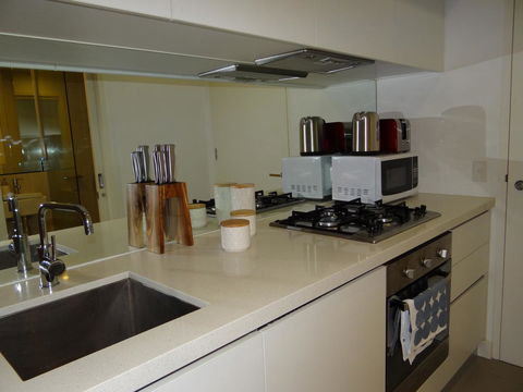 Amazing Accommodations: Vogue - Accommodation Main Beach 44