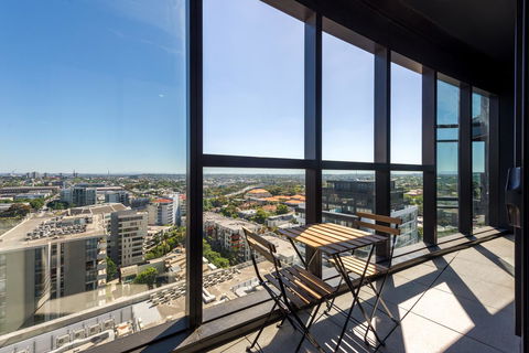 Amazing Accommodations: Vogue - Accommodation Main Beach 33