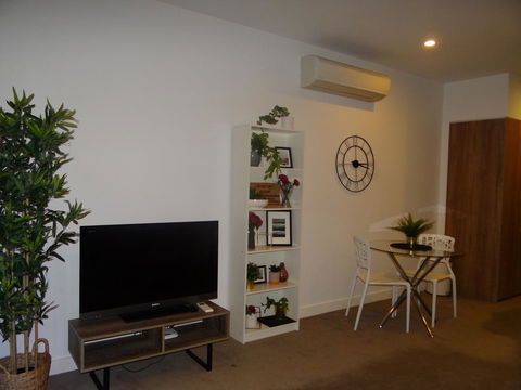 Amazing Accommodations: Vogue - Accommodation Main Beach 5