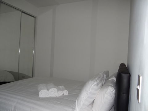 Amazing Accommodations: Vogue - Accommodation Main Beach 23