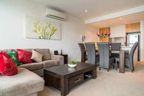 AKOM AT Docklands - Accommodation Main Beach 39