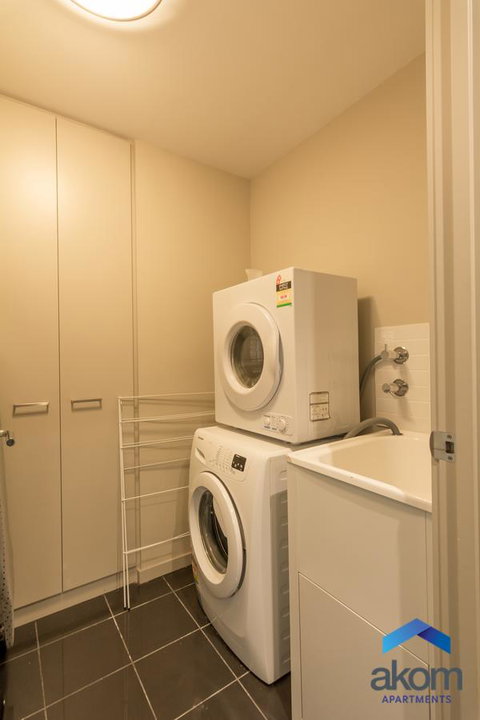 AKOM AT Docklands - Accommodation Main Beach 28