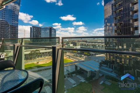 AKOM AT Docklands - Accommodation Main Beach 19