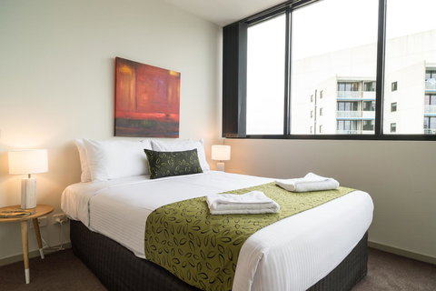 AKOM AT Docklands - Accommodation Main Beach 40