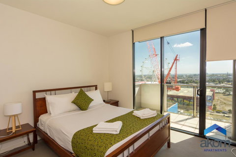 AKOM AT Docklands - Accommodation Main Beach 11