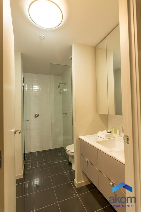 AKOM AT Docklands - Accommodation Main Beach 25