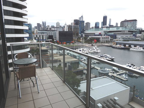 AKOM AT Docklands - Accommodation Main Beach 38