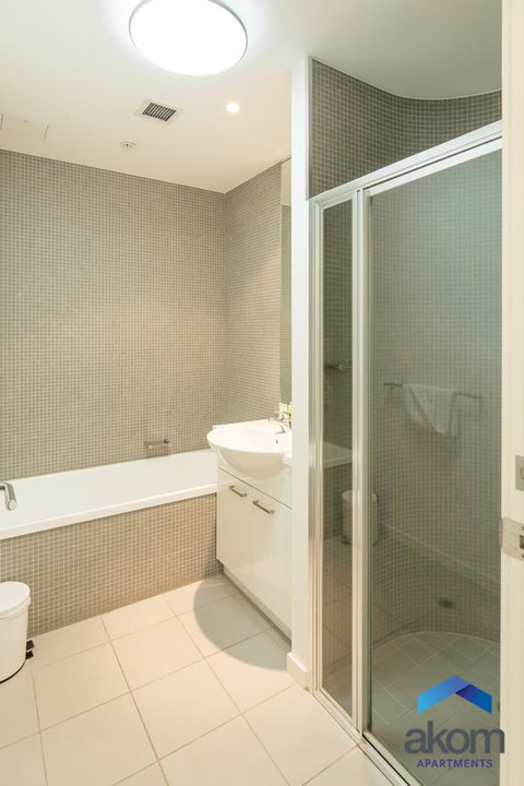 AKOM AT Docklands - Accommodation Main Beach 13