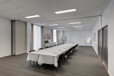 Travelodge Hotel Melbourne Docklands - Accommodation Main Beach 17