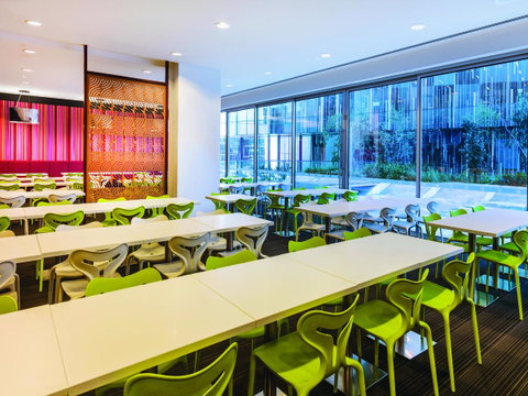 Travelodge Hotel Melbourne Docklands - Accommodation Main Beach 21