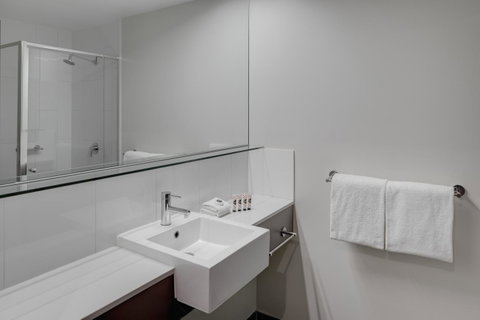 Travelodge Hotel Melbourne Docklands - Accommodation Main Beach 14