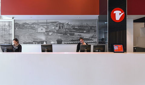 Travelodge Hotel Melbourne Docklands - Accommodation Main Beach 9