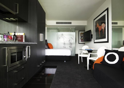 The Cullen Melbourne - Art Series - Accommodation Main Beach 17