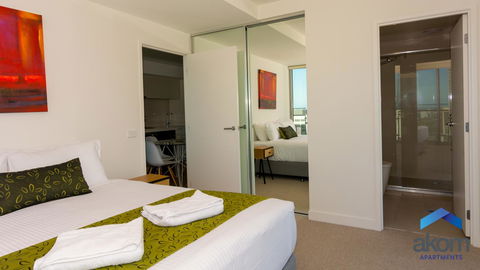 AKOM Melbourne - Accommodation Main Beach 14