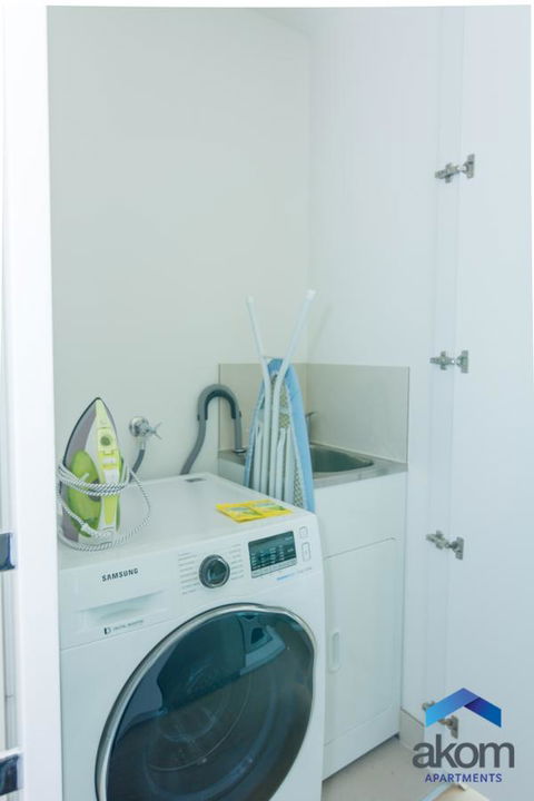 AKOM Melbourne - Accommodation Main Beach 1