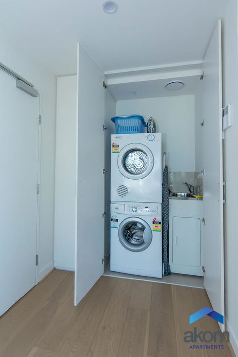 AKOM Melbourne - Accommodation Main Beach 11