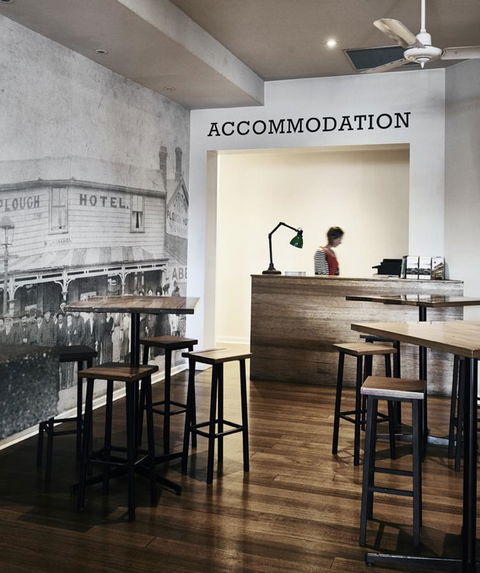 Plough Hotel - Accommodation Main Beach 27