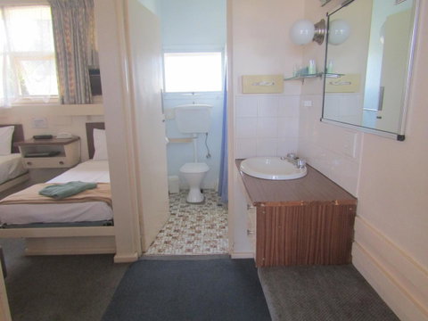 Twin City Motor Inn - Accommodation Main Beach 15