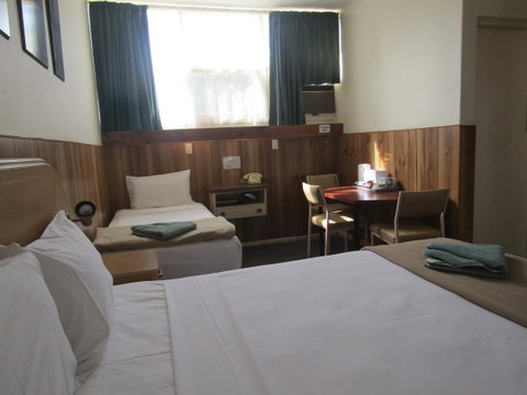 Twin City Motor Inn - Accommodation Main Beach 30