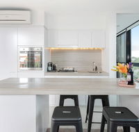 Modern Apartment in the heart of St Kilda - Accommodation Main Beach