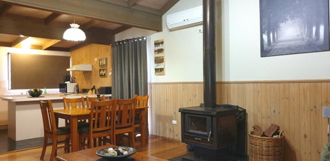 Day Dream Cottage - Accommodation Main Beach 2