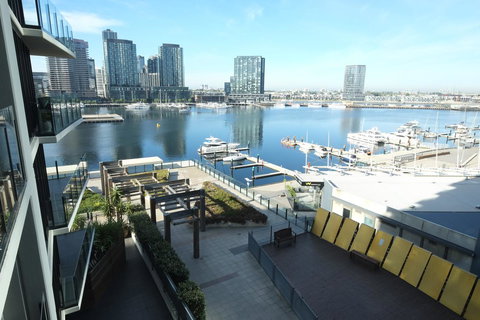 ACD Apartments - Accommodation Main Beach 12