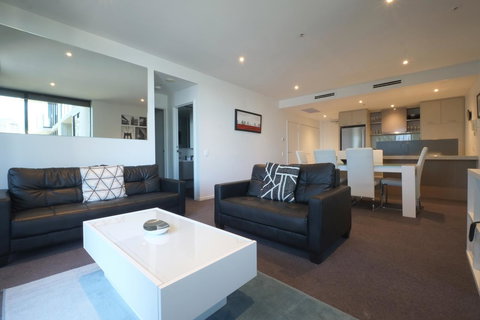ACD Apartments - Accommodation Main Beach 21