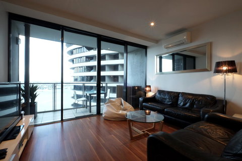 ACD Apartments - Accommodation Main Beach 36