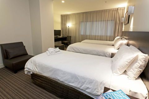 Causeway 353 Hotel - Accommodation Main Beach 20