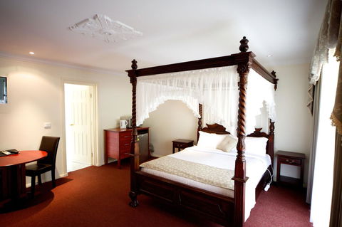 Sanctuary House Resort Motel - Accommodation Main Beach 4