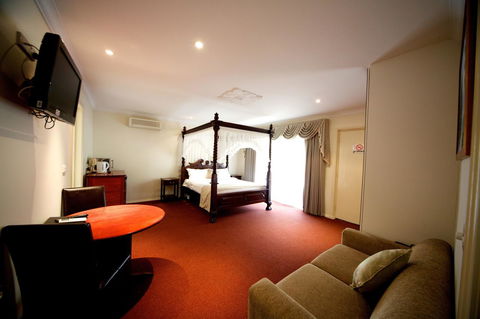 Sanctuary House Resort Motel - Accommodation Main Beach 10