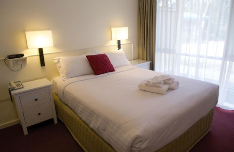 Sanctuary House Resort Motel - Accommodation Main Beach 9