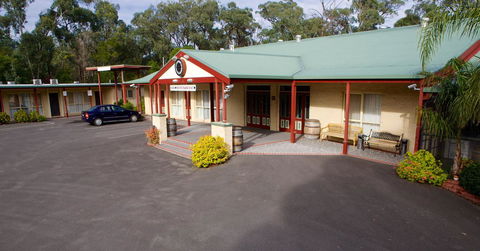 Sanctuary House Resort Motel - Accommodation Main Beach 0