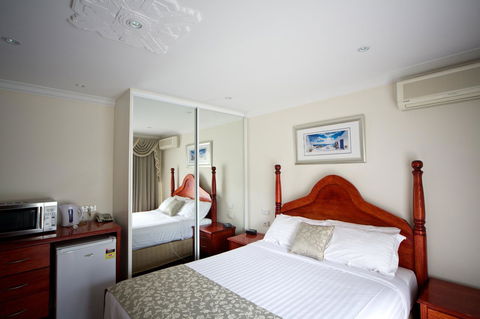 Sanctuary House Resort Motel - Accommodation Main Beach 6