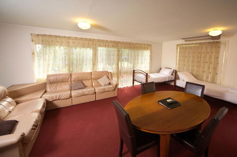 Sanctuary House Resort Motel - Accommodation Main Beach 15