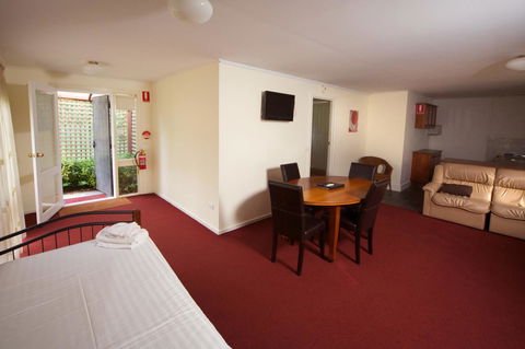 Sanctuary House Resort Motel - Accommodation Main Beach 20