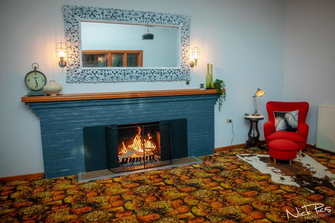 Amara Springs Guest House - Accommodation Main Beach 9