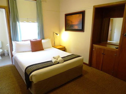 Amara Springs Guest House - Accommodation Main Beach 32