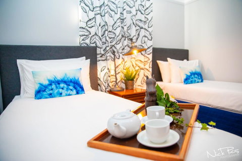 Amara Springs Guest House - Accommodation Main Beach 1