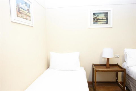 Amara Springs Guest House - Accommodation Main Beach 27