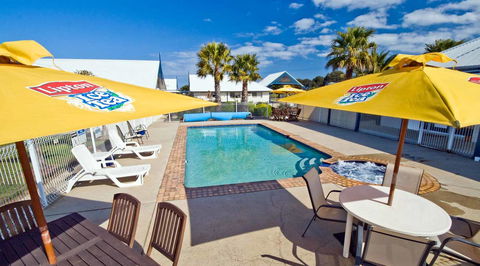 Torquay Tropicana Motel - Accommodation Main Beach 1