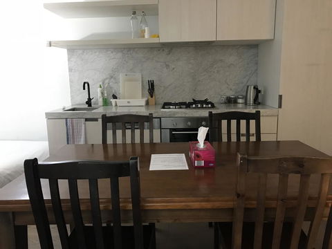 Mel-Uni Village - Accommodation Main Beach 10