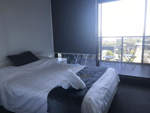 Mel-Uni Village - Accommodation Main Beach 4
