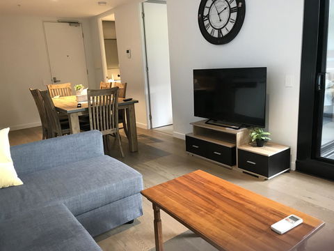 Mel-Uni Village - Accommodation Main Beach 1