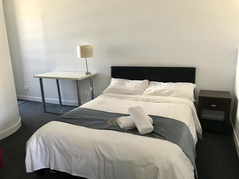 Mel-Uni Village - Accommodation Main Beach 21