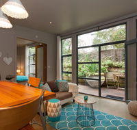 The Love Shack - romantic bungalow - Accommodation Main Beach