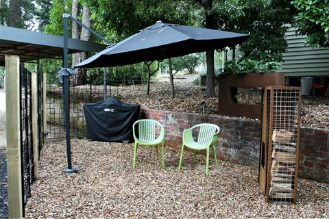 Tangenong Cottages - Accommodation Main Beach 11
