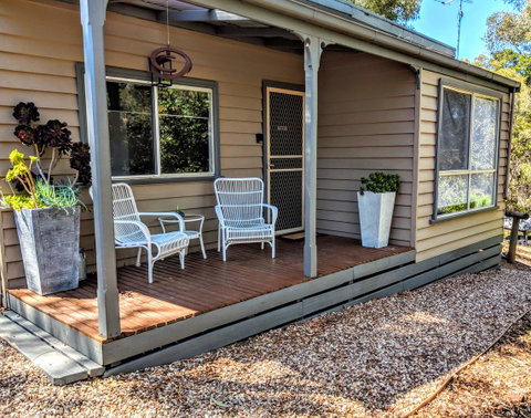 Tangenong Cottages - Accommodation Main Beach 2