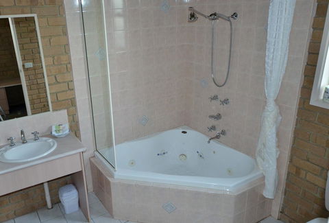 Tropicana Motor Inn - Accommodation Main Beach 13