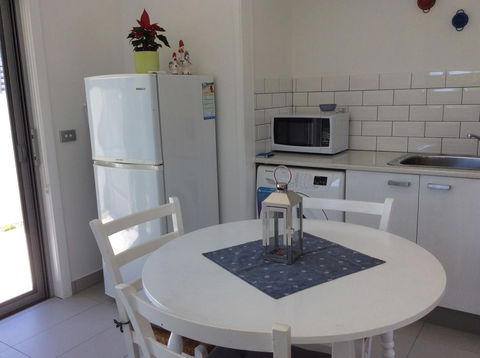 Avilla By The Bay - Accommodation Main Beach 10